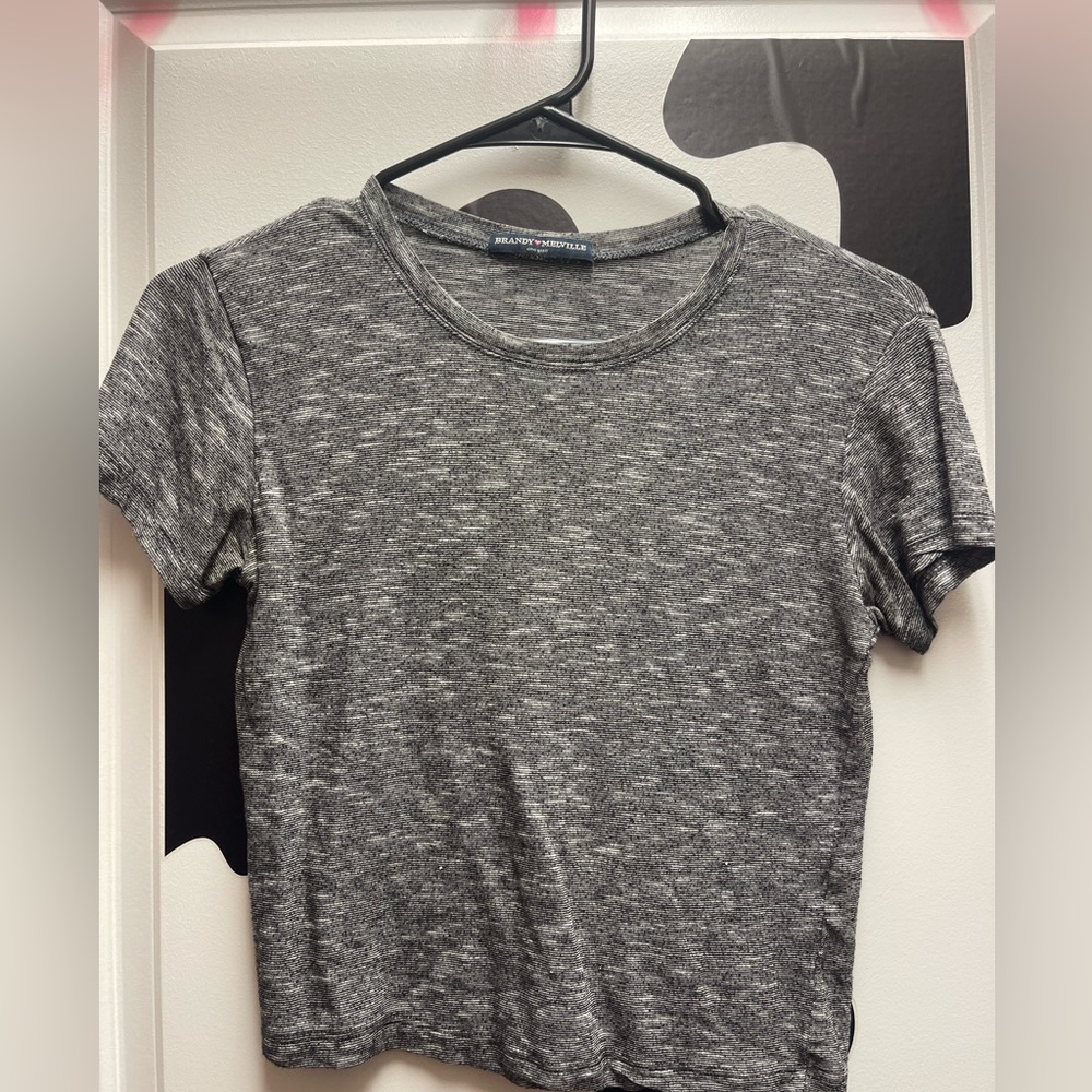 Brandy Melville baby tee 🦨🖤
